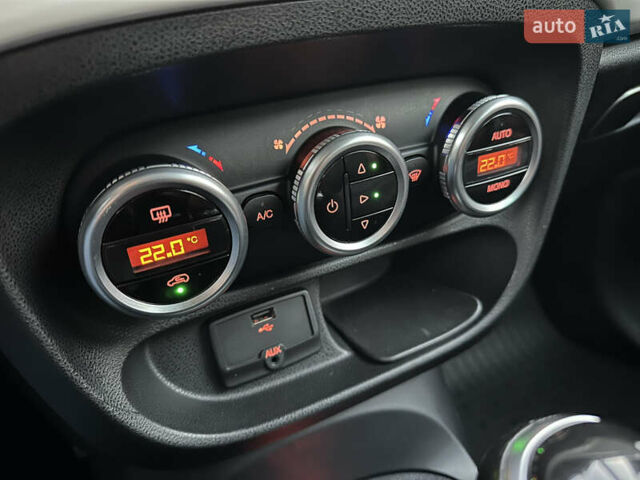 Белый Фиат 500L, объемом двигателя 1.3 л и пробегом 176 тыс. км за 8900 $, фото 74 на Automoto.ua