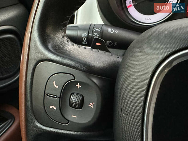 Белый Фиат 500L, объемом двигателя 1.3 л и пробегом 176 тыс. км за 8900 $, фото 78 на Automoto.ua