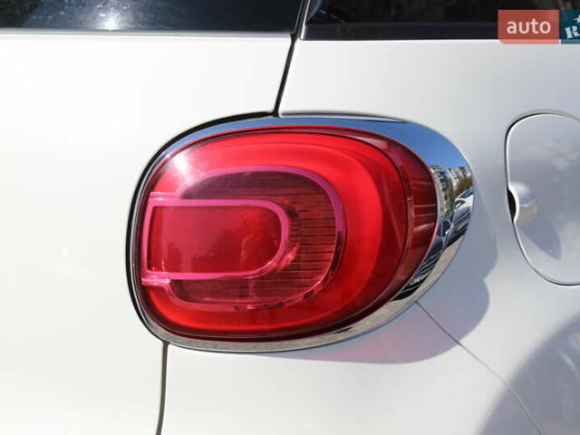 Белый Фиат 500L, объемом двигателя 1.3 л и пробегом 97 тыс. км за 9499 $, фото 9 на Automoto.ua