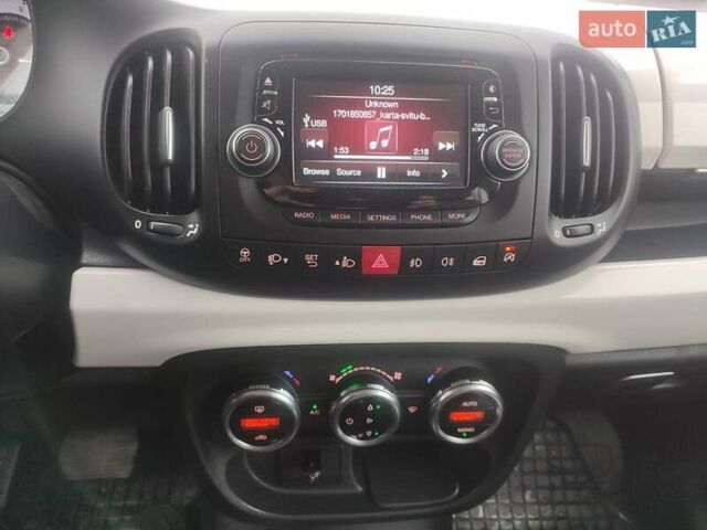 Белый Фиат 500L, объемом двигателя 1.3 л и пробегом 108 тыс. км за 8500 $, фото 2 на Automoto.ua