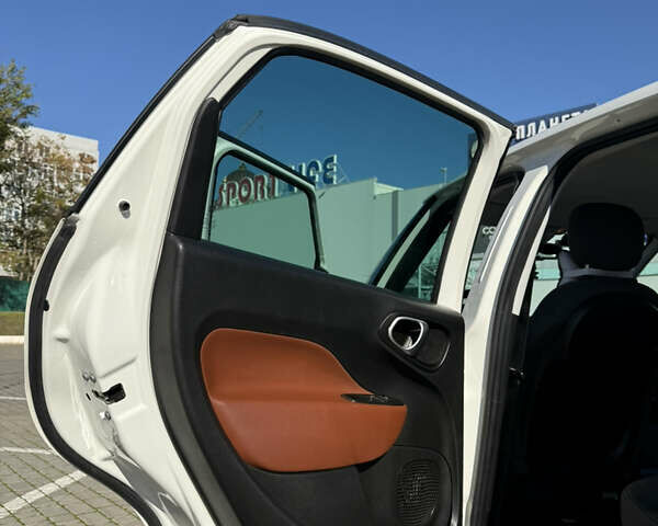 Белый Фиат 500L, объемом двигателя 1.3 л и пробегом 104 тыс. км за 9600 $, фото 39 на Automoto.ua