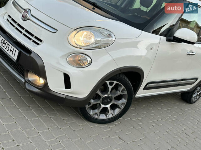 Белый Фиат 500L, объемом двигателя 1.3 л и пробегом 176 тыс. км за 8900 $, фото 2 на Automoto.ua