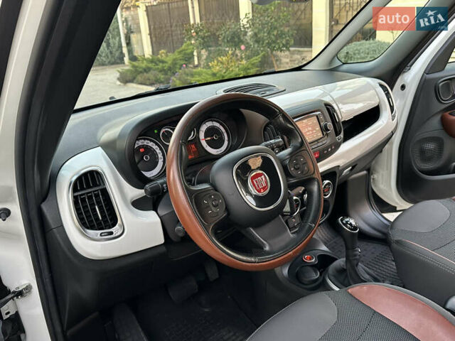Белый Фиат 500L, объемом двигателя 1.3 л и пробегом 176 тыс. км за 8900 $, фото 62 на Automoto.ua