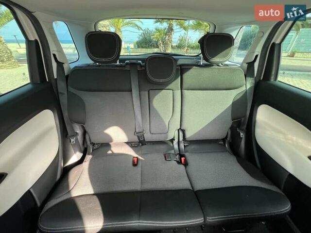 Белый Фиат 500L, объемом двигателя 1.3 л и пробегом 109 тыс. км за 8200 $, фото 8 на Automoto.ua