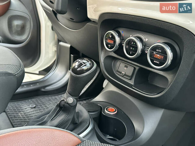 Белый Фиат 500L, объемом двигателя 1.3 л и пробегом 176 тыс. км за 8900 $, фото 40 на Automoto.ua