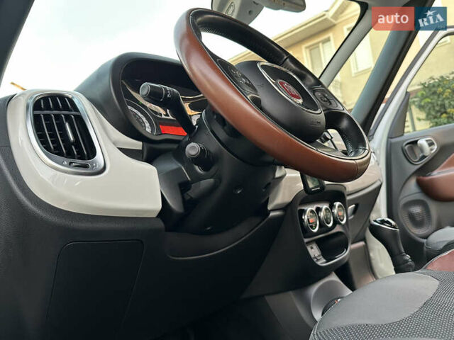 Белый Фиат 500L, объемом двигателя 1.3 л и пробегом 176 тыс. км за 8900 $, фото 63 на Automoto.ua