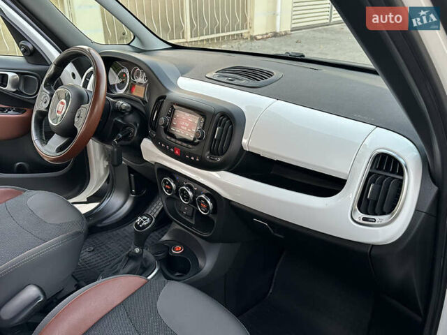 Белый Фиат 500L, объемом двигателя 1.3 л и пробегом 176 тыс. км за 8900 $, фото 69 на Automoto.ua