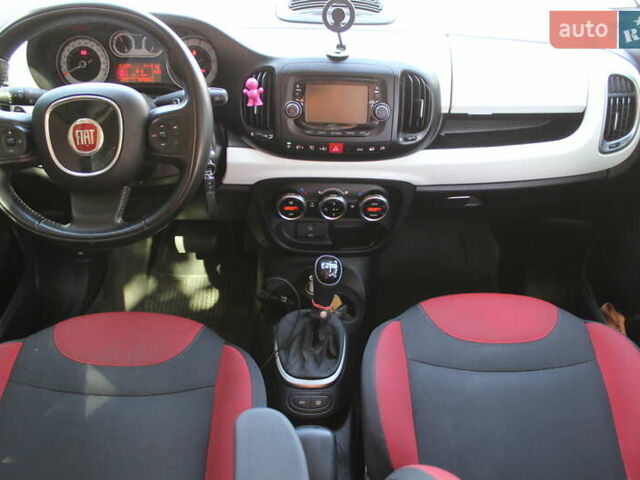Белый Фиат 500L, объемом двигателя 1.3 л и пробегом 97 тыс. км за 9499 $, фото 23 на Automoto.ua