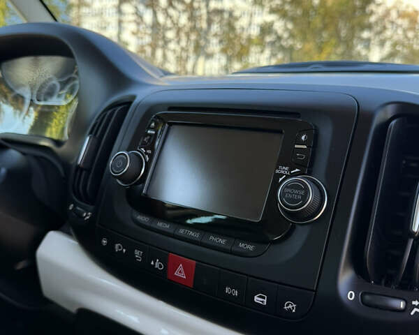 Белый Фиат 500L, объемом двигателя 1.3 л и пробегом 104 тыс. км за 9600 $, фото 69 на Automoto.ua