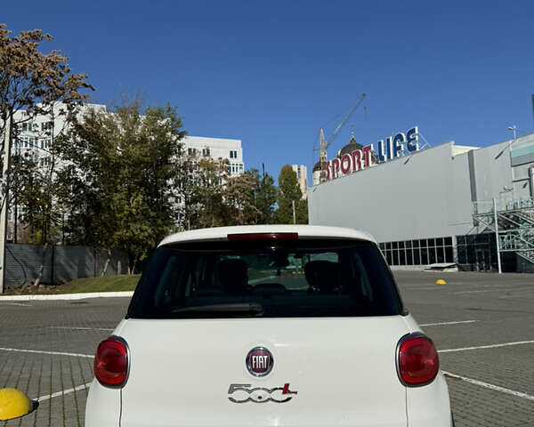 Белый Фиат 500L, объемом двигателя 1.3 л и пробегом 104 тыс. км за 9600 $, фото 34 на Automoto.ua