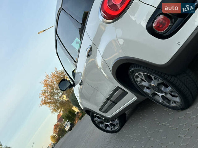 Белый Фиат 500L, объемом двигателя 1.3 л и пробегом 176 тыс. км за 8900 $, фото 7 на Automoto.ua