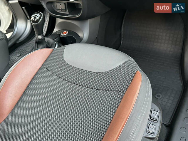 Белый Фиат 500L, объемом двигателя 1.3 л и пробегом 176 тыс. км за 8900 $, фото 43 на Automoto.ua