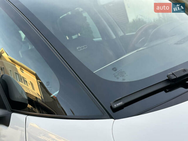 Белый Фиат 500L, объемом двигателя 1.3 л и пробегом 176 тыс. км за 8900 $, фото 16 на Automoto.ua