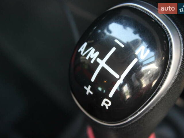 Белый Фиат 500L, объемом двигателя 1.3 л и пробегом 97 тыс. км за 9499 $, фото 28 на Automoto.ua