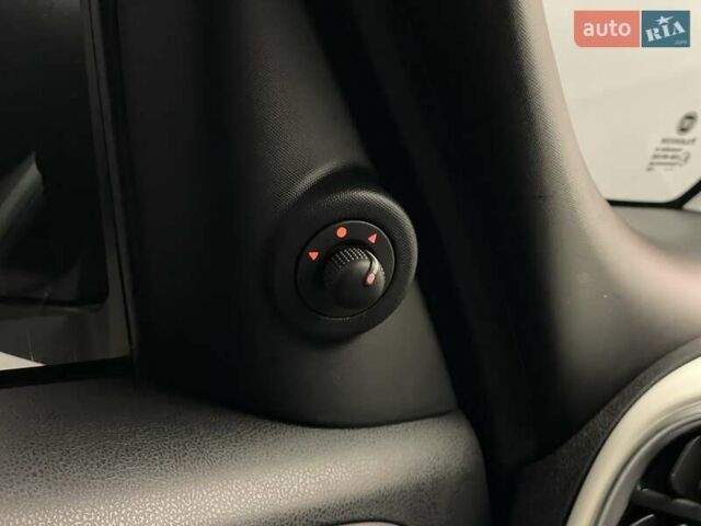 Белый Фиат 500L, объемом двигателя 1.2 л и пробегом 210 тыс. км за 8115 $, фото 13 на Automoto.ua