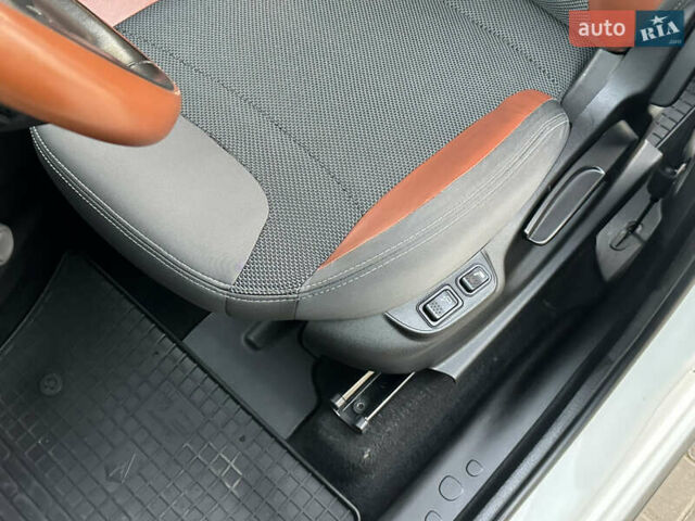 Белый Фиат 500L, объемом двигателя 1.3 л и пробегом 176 тыс. км за 8900 $, фото 70 на Automoto.ua