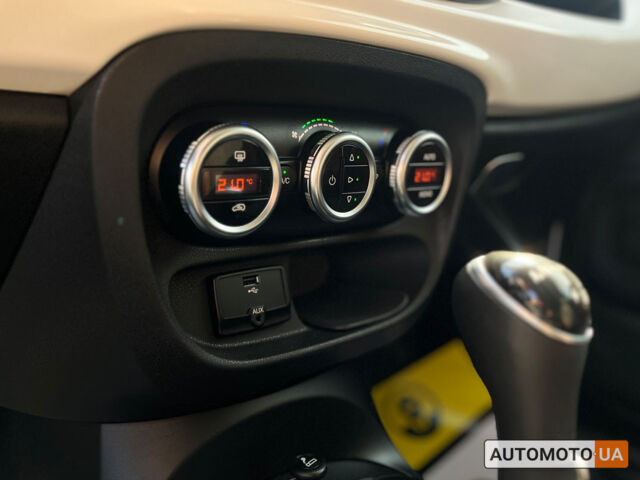 Белый Фиат 500L, объемом двигателя 1.2 л и пробегом 60 тыс. км за 10800 $, фото 18 на Automoto.ua