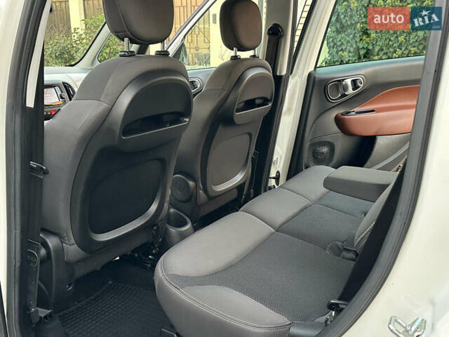 Белый Фиат 500L, объемом двигателя 1.3 л и пробегом 176 тыс. км за 8900 $, фото 58 на Automoto.ua