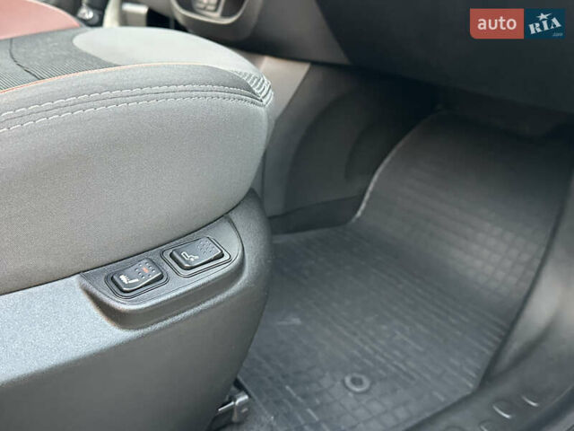 Белый Фиат 500L, объемом двигателя 1.3 л и пробегом 176 тыс. км за 8900 $, фото 39 на Automoto.ua