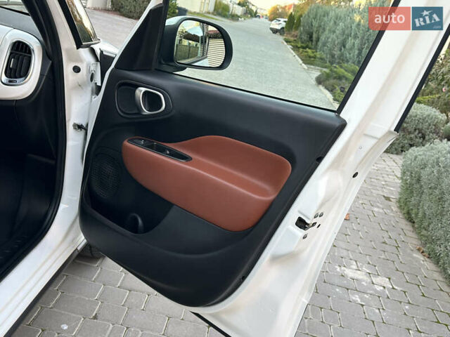 Белый Фиат 500L, объемом двигателя 1.3 л и пробегом 176 тыс. км за 8900 $, фото 33 на Automoto.ua