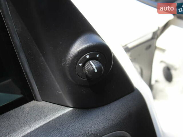 Белый Фиат 500L, объемом двигателя 1.3 л и пробегом 97 тыс. км за 9499 $, фото 19 на Automoto.ua