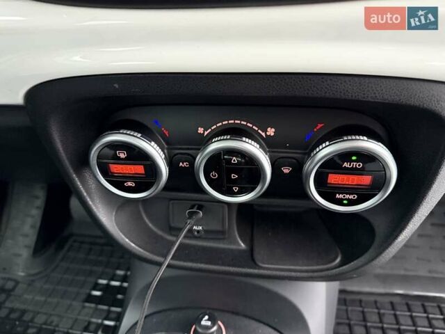 Білий Фіат 500L, об'ємом двигуна 1.25 л та пробігом 169 тис. км за 10500 $, фото 26 на Automoto.ua
