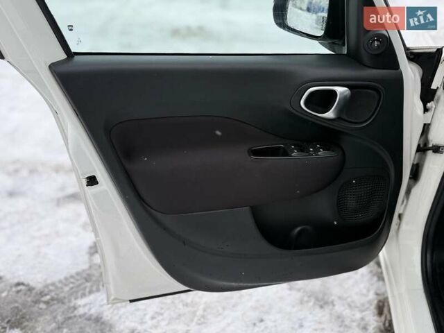 Білий Фіат 500L, об'ємом двигуна 1.25 л та пробігом 169 тис. км за 10500 $, фото 12 на Automoto.ua