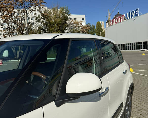 Белый Фиат 500L, объемом двигателя 1.3 л и пробегом 104 тыс. км за 9600 $, фото 8 на Automoto.ua