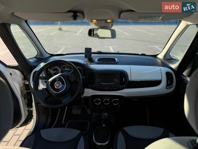 Белый Фиат 500L, объемом двигателя 1.25 л и пробегом 121 тыс. км за 8900 $, фото 25 на Automoto.ua