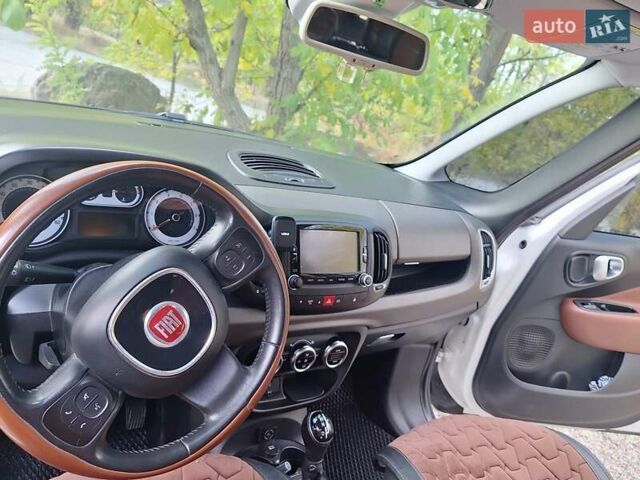 Фиат 500L 2015 в Запорожье на Automoto.ua Белый Фиат 500L, объемом двигателя 1.37 л и пробегом 123 тыс. км за 10000 $, фото 14 на Automoto.ua