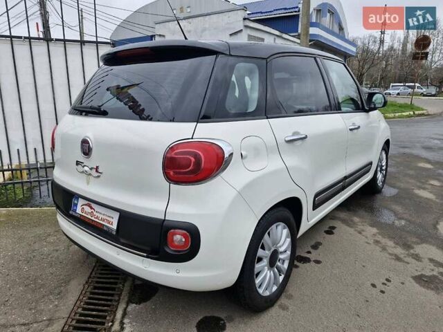 Белый Фиат 500L, объемом двигателя 1.3 л и пробегом 135 тыс. км за 8599 $, фото 3 на Automoto.ua