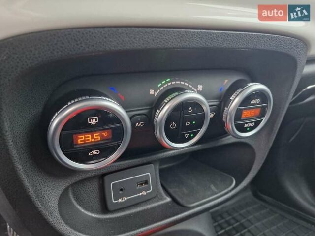 Белый Фиат 500L, объемом двигателя 1.3 л и пробегом 135 тыс. км за 8599 $, фото 24 на Automoto.ua