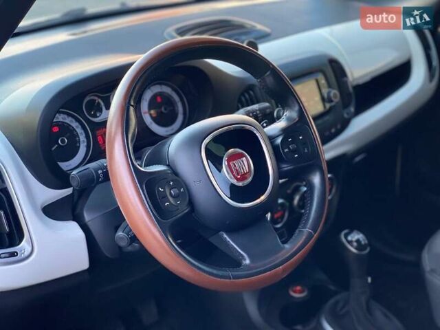 Белый Фиат 500L, объемом двигателя 1.25 л и пробегом 53 тыс. км за 10500 $, фото 13 на Automoto.ua