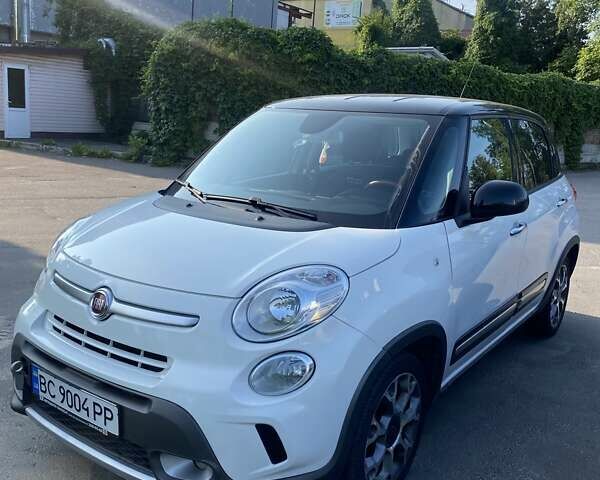 Белый Фиат 500L, объемом двигателя 1.2 л и пробегом 84 тыс. км за 10000 $, фото 1 на Automoto.ua