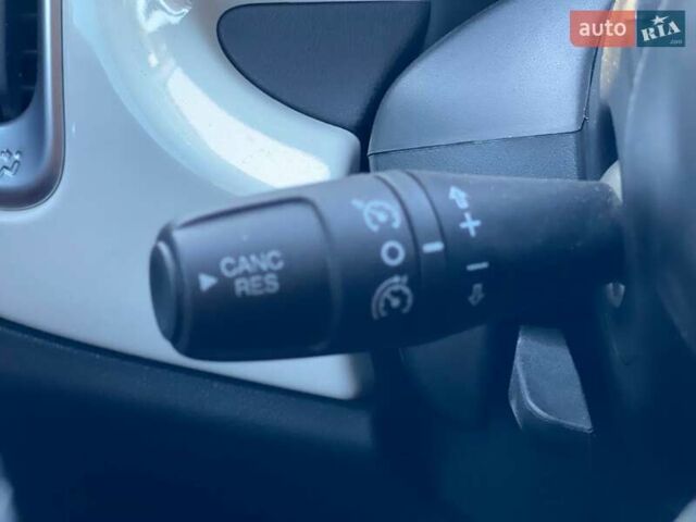 Фиат 500L 2015 в Киеве на Automoto.ua Белый Фиат 500L, объемом двигателя 1.25 л и пробегом 53 тыс. км за 10990 $, фото 28 на Automoto.ua