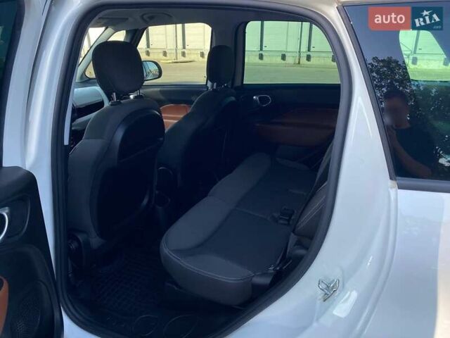 Фиат 500L 2015 в Киеве на Automoto.ua Белый Фиат 500L, объемом двигателя 1.25 л и пробегом 53 тыс. км за 10990 $, фото 19 на Automoto.ua
