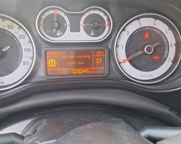 Фиат 500L 2015 в Запорожье на Automoto.ua Белый Фиат 500L, объемом двигателя 1.37 л и пробегом 123 тыс. км за 10000 $, фото 8 на Automoto.ua