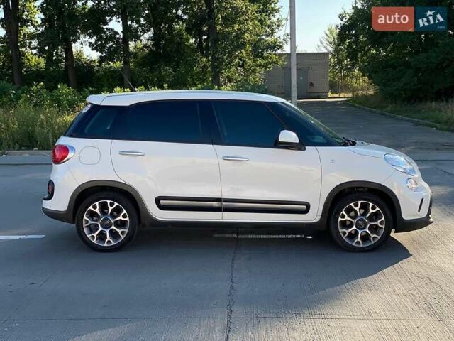 Фиат 500L 2015 в Киеве на Automoto.ua Белый Фиат 500L, объемом двигателя 1.25 л и пробегом 53 тыс. км за 10990 $, фото 8 на Automoto.ua