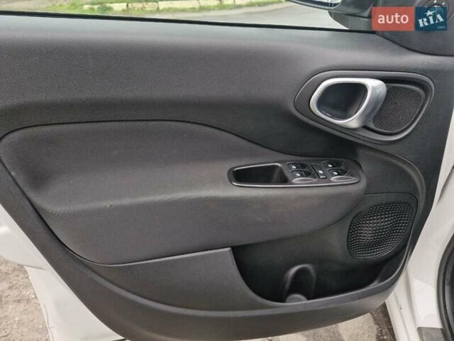 Белый Фиат 500L, объемом двигателя 1.3 л и пробегом 135 тыс. км за 8599 $, фото 8 на Automoto.ua