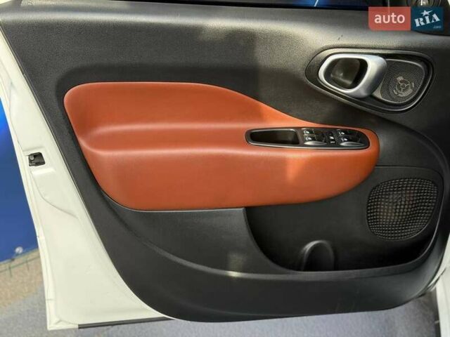 Белый Фиат 500L, объемом двигателя 1.37 л и пробегом 124 тыс. км за 9299 $, фото 9 на Automoto.ua