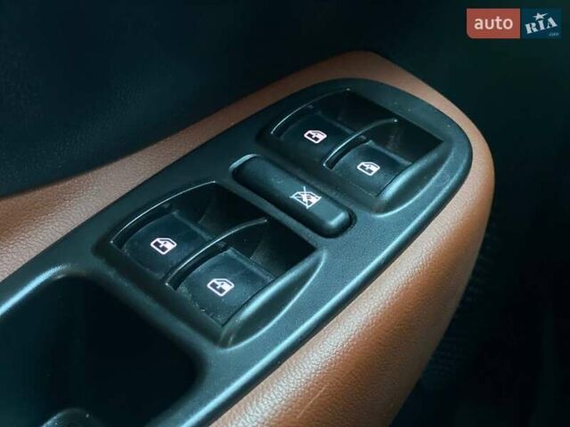 Фиат 500L 2015 в Киеве на Automoto.ua Белый Фиат 500L, объемом двигателя 1.25 л и пробегом 53 тыс. км за 10990 $, фото 24 на Automoto.ua