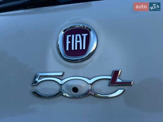 Фиат 500L 2015 в Киеве на Automoto.ua Белый Фиат 500L, объемом двигателя 1.25 л и пробегом 53 тыс. км за 10990 $, фото 9 на Automoto.ua