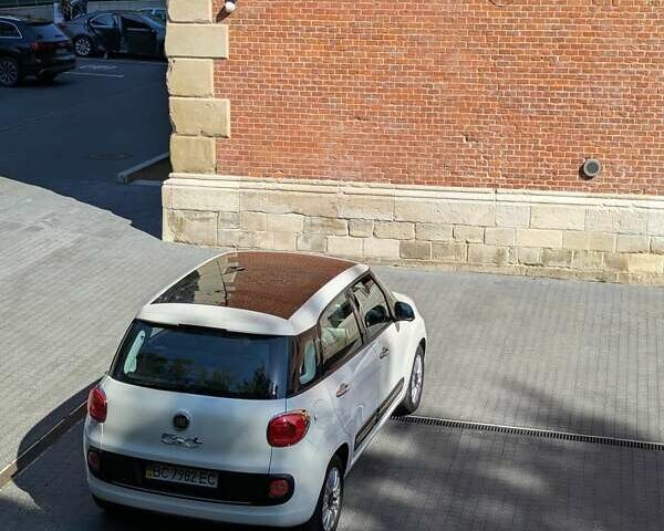 Белый Фиат 500L, объемом двигателя 1.3 л и пробегом 160 тыс. км за 9900 $, фото 3 на Automoto.ua