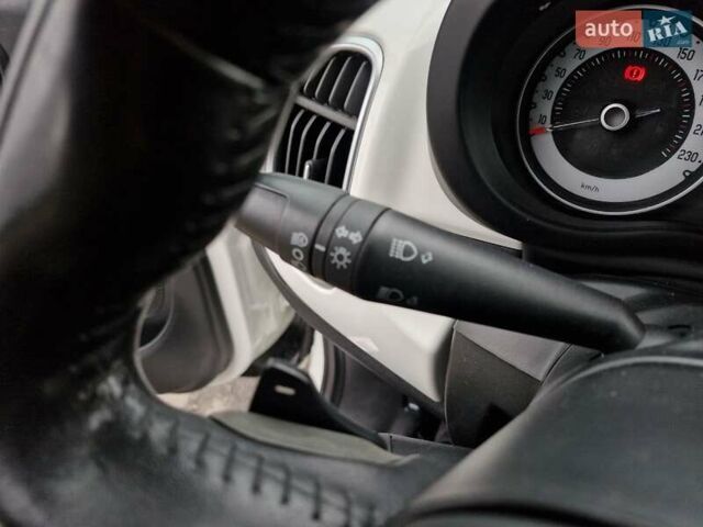 Белый Фиат 500L, объемом двигателя 1.3 л и пробегом 135 тыс. км за 8599 $, фото 19 на Automoto.ua