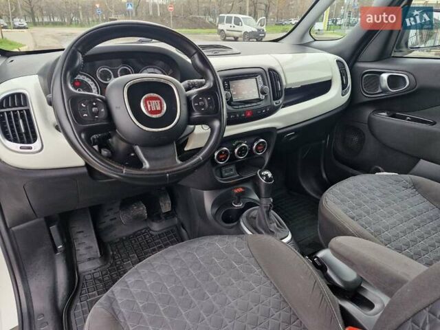 Белый Фиат 500L, объемом двигателя 1.3 л и пробегом 135 тыс. км за 8599 $, фото 18 на Automoto.ua