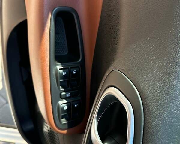 Білий Фіат 500L, об'ємом двигуна 1.25 л та пробігом 87 тис. км за 10500 $, фото 15 на Automoto.ua