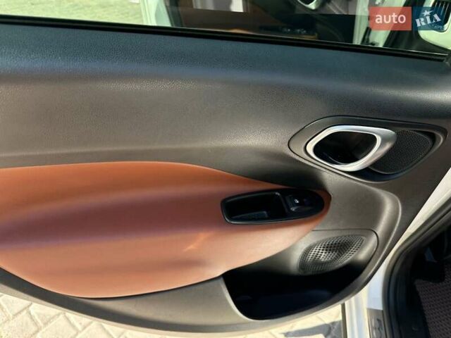 Білий Фіат 500L, об'ємом двигуна 1.25 л та пробігом 87 тис. км за 10500 $, фото 27 на Automoto.ua