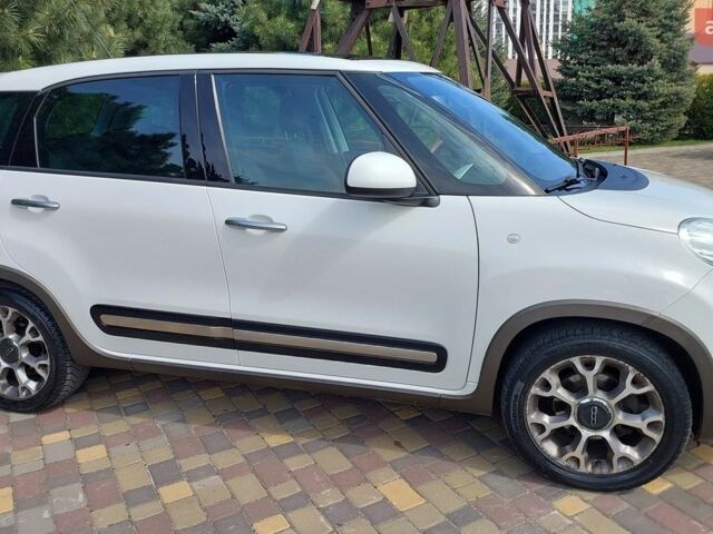 Белый Фиат 500L, объемом двигателя 1.3 л и пробегом 98 тыс. км за 9900 $, фото 3 на Automoto.ua