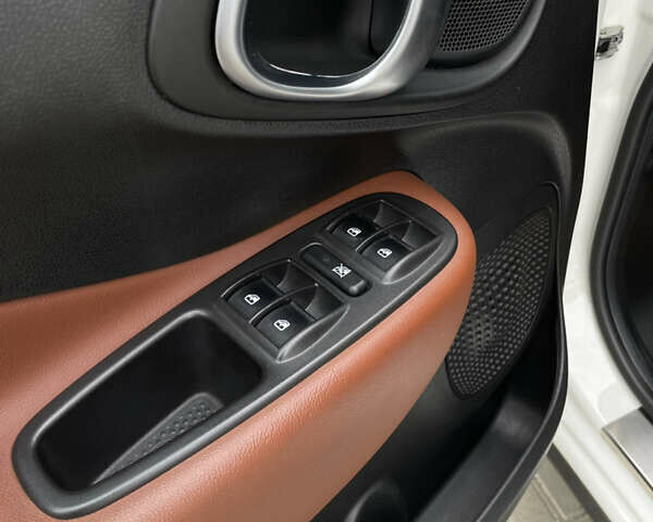 Білий Фіат 500L, об'ємом двигуна 1.25 л та пробігом 88 тис. км за 10500 $, фото 7 на Automoto.ua