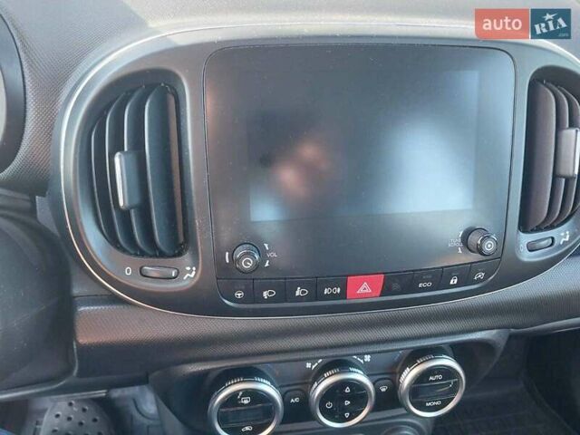 Белый Фиат 500L, объемом двигателя 1.25 л и пробегом 201 тыс. км за 9500 $, фото 10 на Automoto.ua